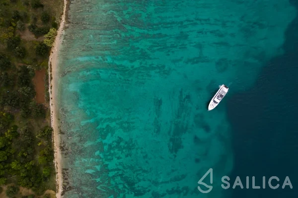 Azimut 68 - Yacht Charter Sailica
