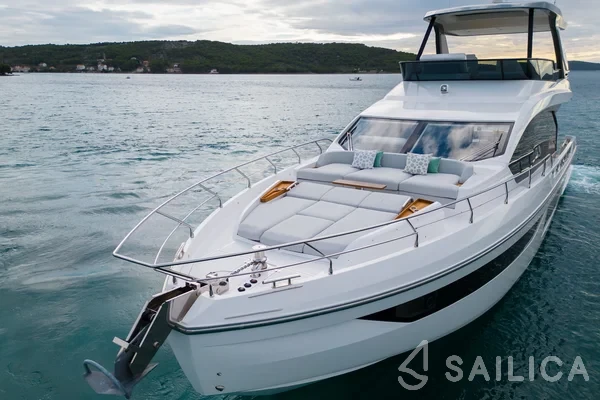Azimut 68 - Yacht Charter Sailica
