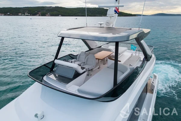 Azimut 68 - Yacht Charter Sailica