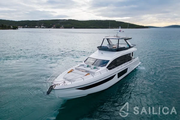 Azimut 68 - Yacht Charter Sailica