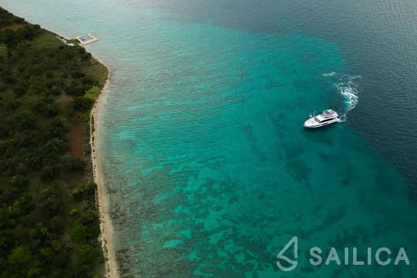 Azimut 68 - Yacht Charter Sailica