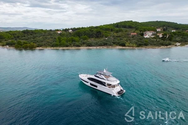 Azimut 68 - Yacht Charter Sailica
