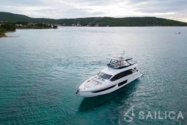 Azimut 68 - Yacht Charter Sailica