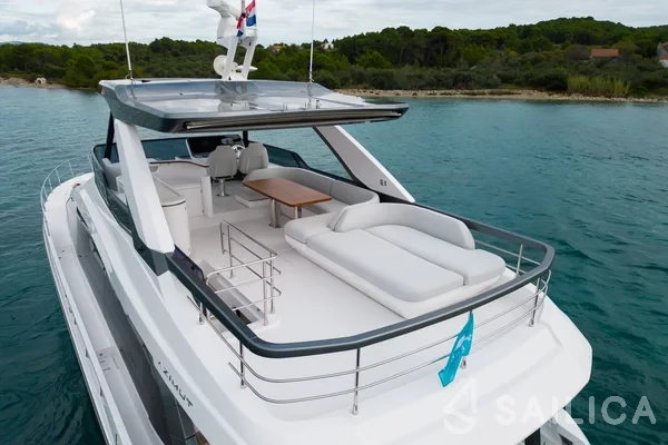 Azimut 68 - Yacht Charter Sailica