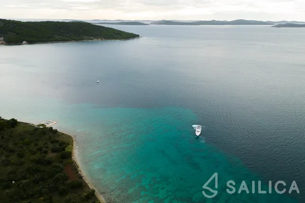 Azimut 68 - Yacht Charter Sailica