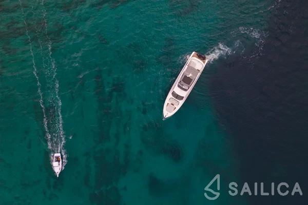 Azimut 68 - Yacht Charter Sailica