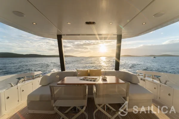 Azimut 68 - Yacht Charter Sailica