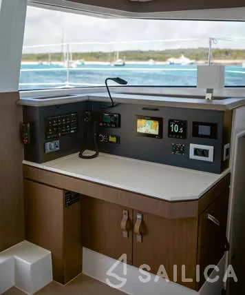 Bali 4.2 - Yacht Charter Sailica