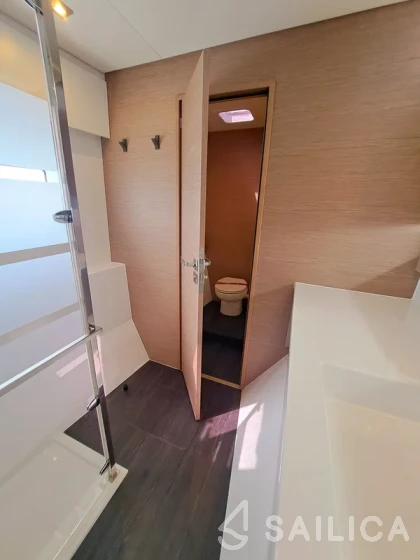 Aura 51 - Yacht Charter Sailica