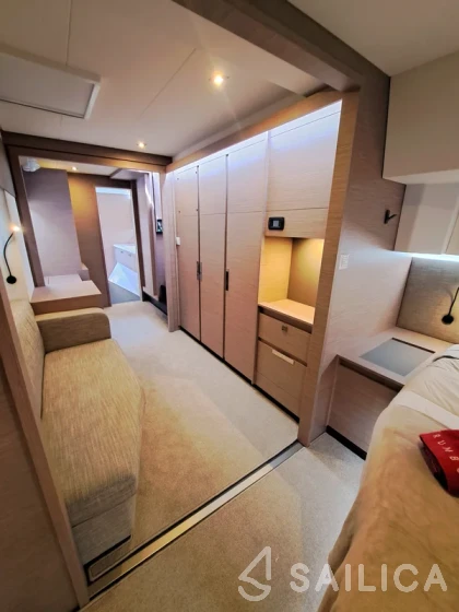 Aura 51 - Yacht Charter Sailica