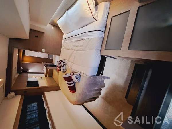 Aura 51 - Yacht Charter Sailica