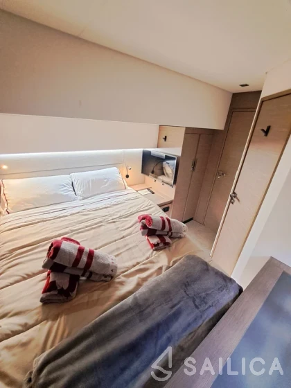 Aura 51 - Yacht Charter Sailica