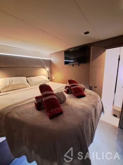 Aura 51 - Yacht Charter Sailica