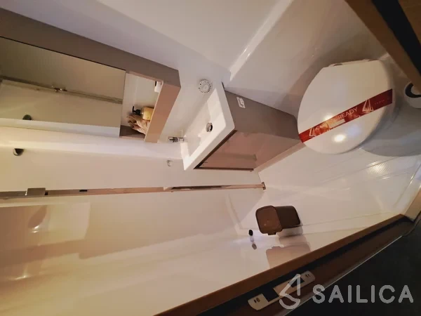Aura 51 - Yacht Charter Sailica
