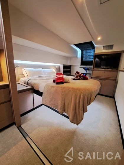 Aura 51 - Yacht Charter Sailica