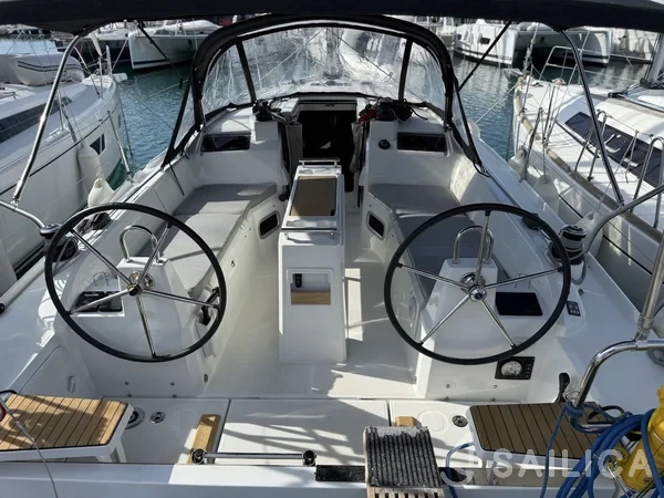 Oceanis 34.1 - Yacht Charter Sailica