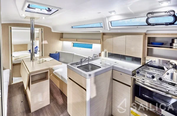 Oceanis 34.1 - Yacht Charter Sailica