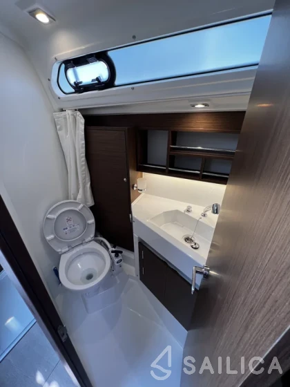 Oceanis 34.1 - Yacht Charter Sailica