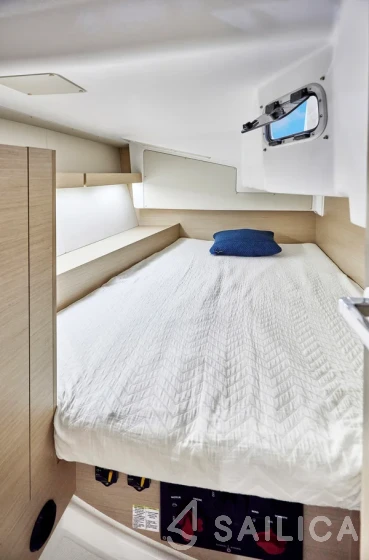 Oceanis 34.1 - Yacht Charter Sailica