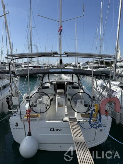 Oceanis 34.1 - Yacht Charter Sailica