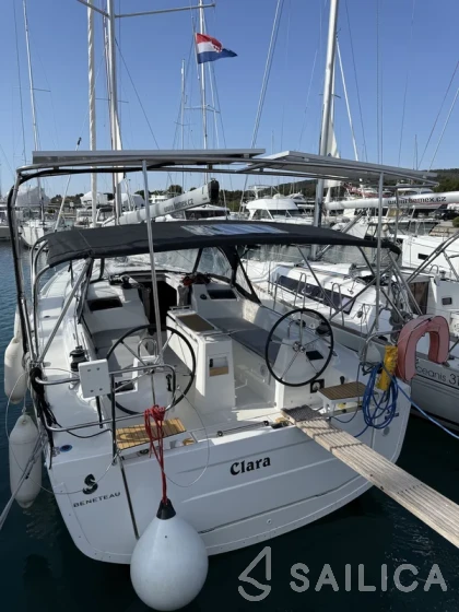 Oceanis 34.1 - Yacht Charter Sailica