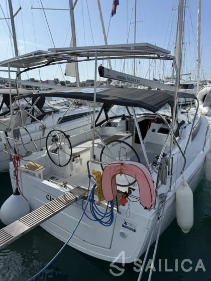 Oceanis 34.1 - Yacht Charter Sailica