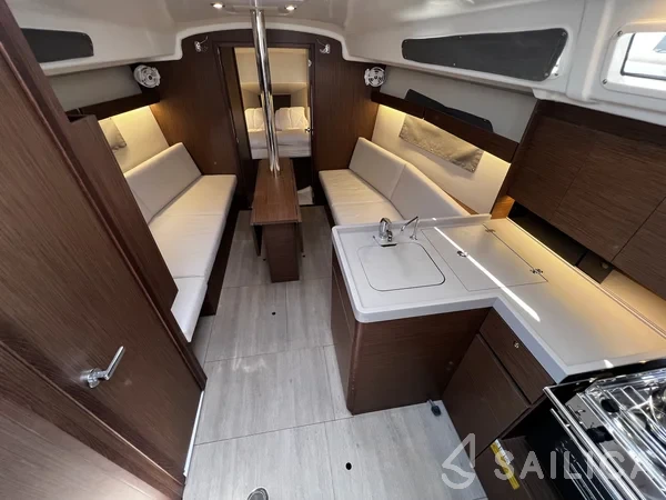 Oceanis 34.1 - Yacht Charter Sailica