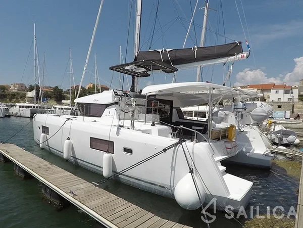 Lagoon 42 - Yacht Charter Sailica