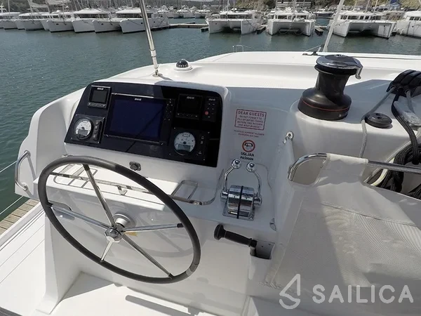 Lagoon 42 - Yacht Charter Sailica