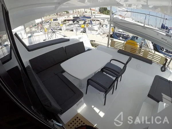 Lagoon 42 - Yacht Charter Sailica
