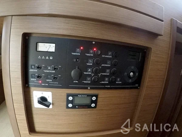 Lagoon 42 - Yacht Charter Sailica