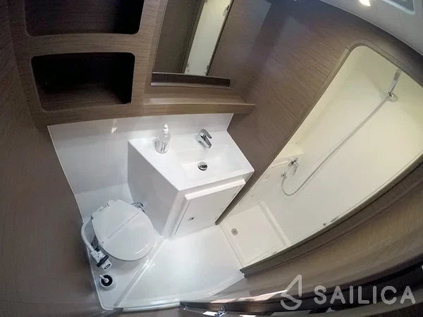 Lagoon 42 - Yacht Charter Sailica