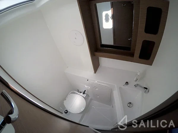 Lagoon 42 - Yacht Charter Sailica