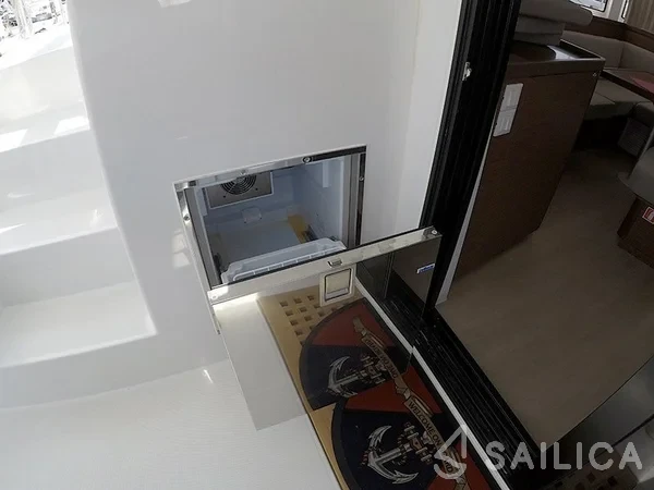 Lagoon 42 - Yacht Charter Sailica