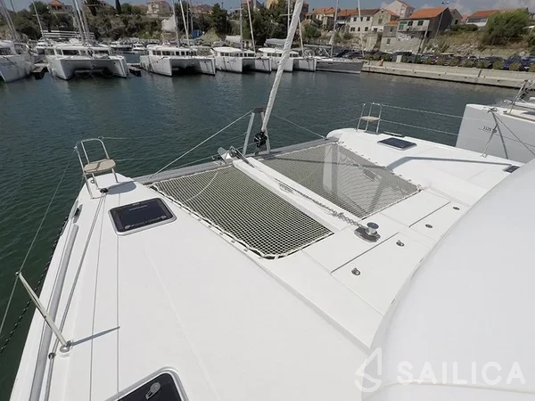 Lagoon 42 - Yacht Charter Sailica