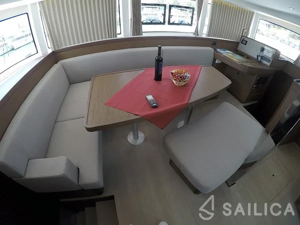 Lagoon 42 - Yacht Charter Sailica