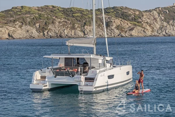 Isla 40 - Yacht Charter Sailica
