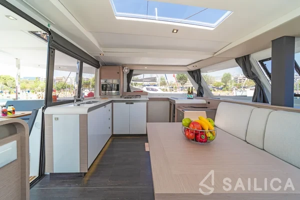 Isla 40 - Yacht Charter Sailica