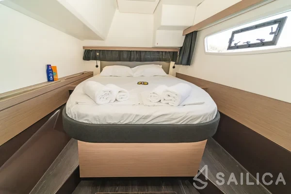 Isla 40 - Yacht Charter Sailica