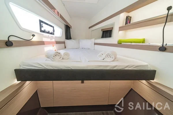 Isla 40 - Yacht Charter Sailica