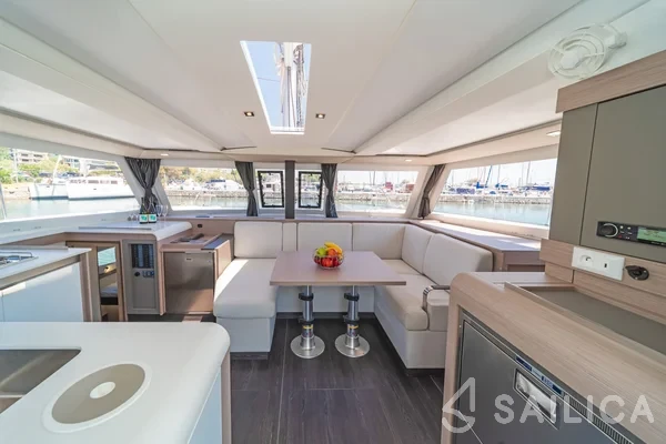 Isla 40 - Yacht Charter Sailica