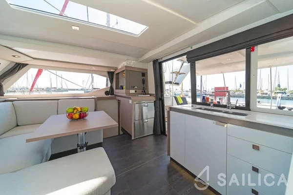 Isla 40 - Yacht Charter Sailica