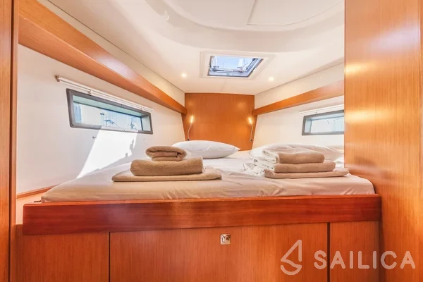 Bavaria C42 - Yacht Charter Sailica