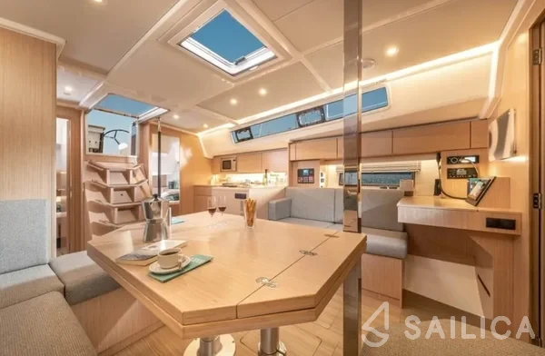 Bavaria C42 - Yacht Charter Sailica