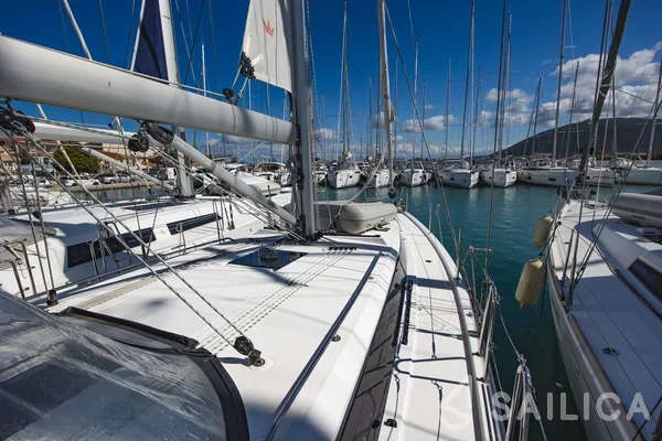 Bavaria C42 - Yacht Charter Sailica