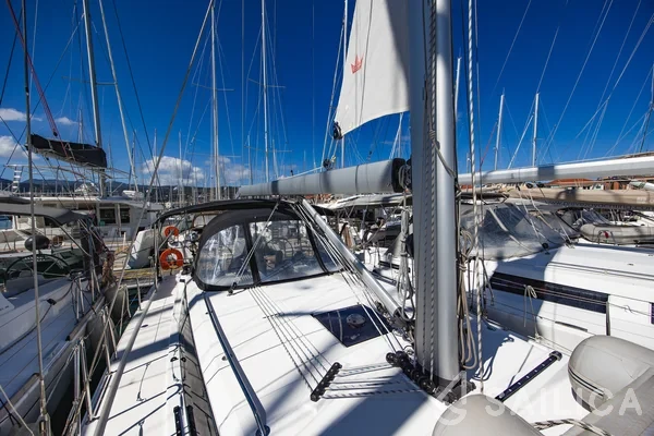 Bavaria C42 - Yacht Charter Sailica
