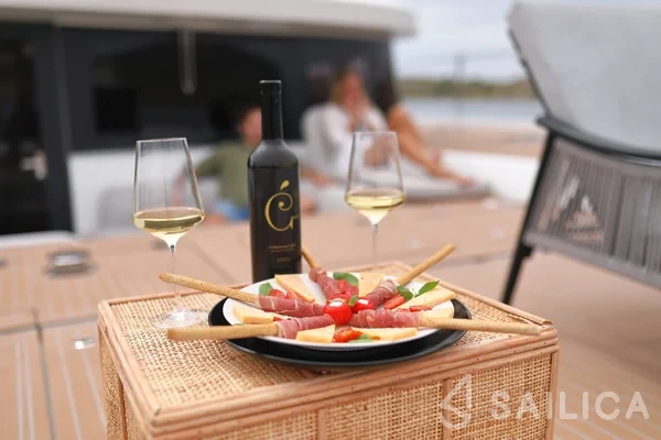 Lagoon Sixty 7 - Yacht Charter Sailica