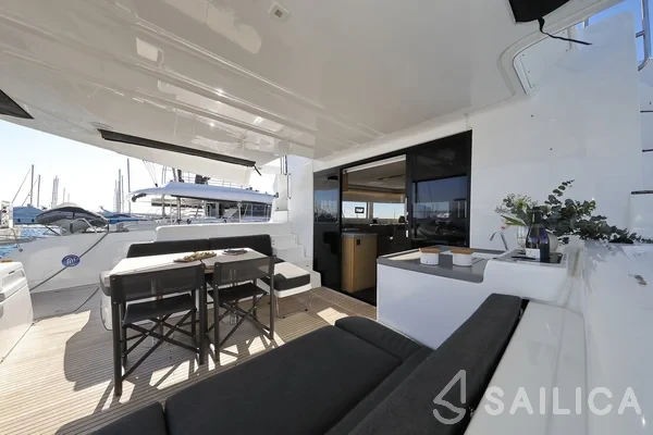 Lagoon 51 - Yacht Charter Sailica