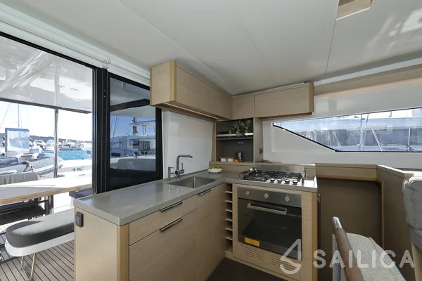 Lagoon 51 - Yacht Charter Sailica
