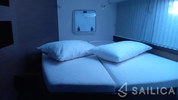 Lagoon 42 - Yacht Charter Sailica